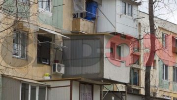 balcon, parterul blocului, balcon parterul blocului